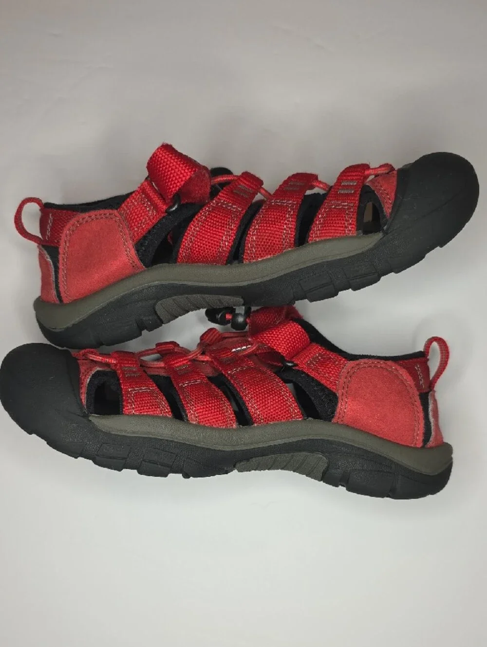 Keen sturdy closed
